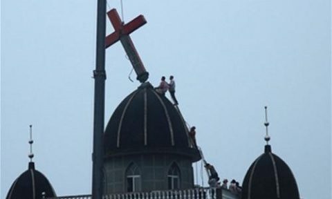 Prigoană împotriva creștinilor în China. Femeie îngropată de vie sub biserica dărâmată de comuniști