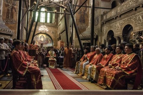 Joia Mare la Catedrala Mitropolitană din Cluj-Napoca. IPS Andrei a spălat picioarele a 12 preoți și diaconi