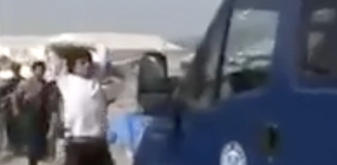 Imigranții musulmani atacă violent poliția greacă (Video)