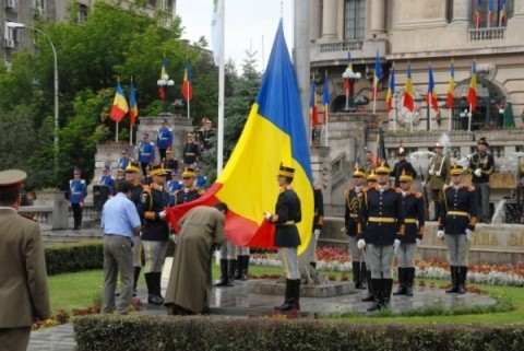 Dispreţul faţă de însemnele României se pedepseşte cu închisoarea. Senatul a adoptat tacit