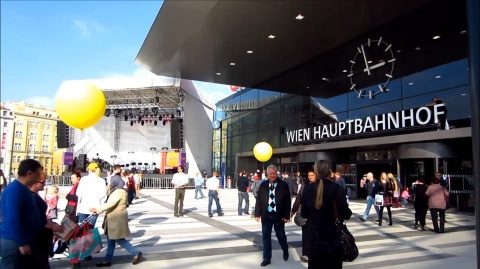 O studentă austriacă violată sălbatic de trei imigranți musulmani în WC-ul gării din Viena