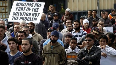 Berlinul a alocat o sumă colosală ca să învețe imigranții limba germană