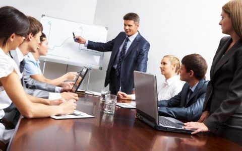 Distribuţia inegală a salariilor din România: 34.000 de angajaţi câştigă peste 10.000 lei net pe lună, iar 70% dintre salariaţi sub 1.700 de lei