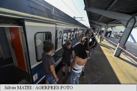 Trenul muzical Electric Train a plecat miercuri din Gara de Nord spre Festivalul Electric Castle din Cluj
