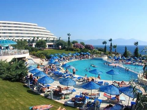 Dezastru în turismul din Turcia. Turiștii străini au scăzut la jumătate