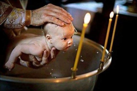 Patriarhia Română vine cu precizări: adeverință de la medic privind starea de sănătate a copilului înainte de botezul ortodox