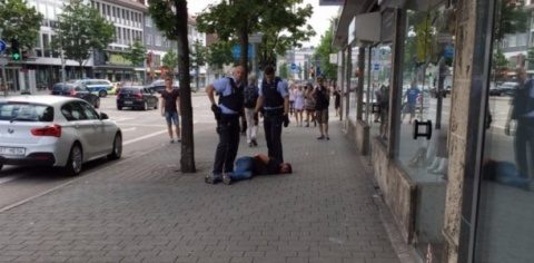 Un imigrant sirian a fost arestat după ce a ucis o femeie cu o macetă în Germania (VIDEO)