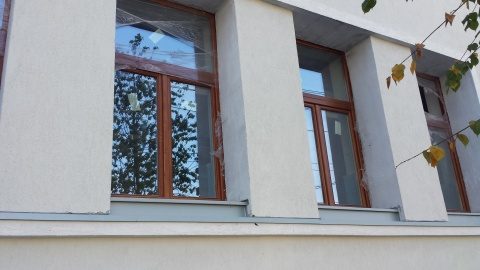Ferestre mai mici la Liceul ”Mihai Eminescu”. Lumină mai puțină în clase?