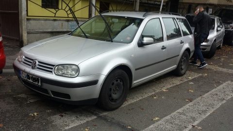 Tupeu de șofer clujean. Parcare pe trecerea de pietoni!