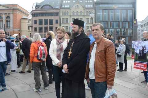Familia Nan s-a reîntregit! BOR alături de familia de români din Norvegia, căreia Barnevernet le-a luat copiii!