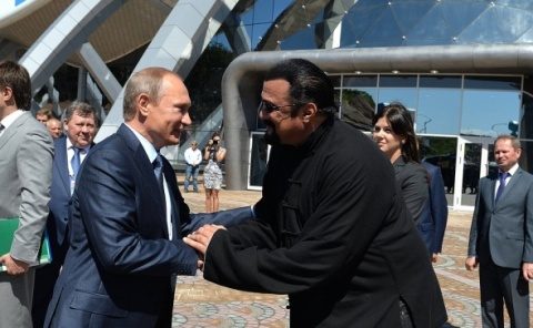 Steven Seagal a devenit cetățean al Federației Ruse