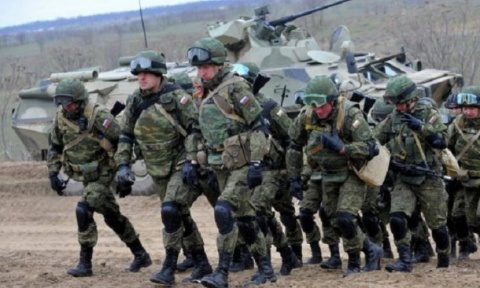 Putin ordonă trimiterea de trupe ruse la granița cu Ucraina. Generalii ruși execută ordinul