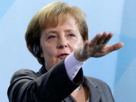 Angela Merkel consideră ”problematică” închiderea de către mai multe reţele de socializare a conturilor preşedintelui SUA