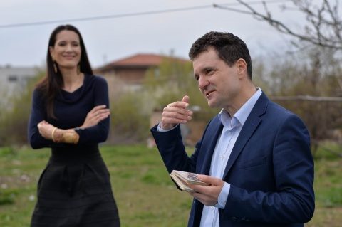 Scandal în USR! Soţul lui Clotilde Armand se dezice de ”soroșiști” și șeful de campanie ”Nu știm unde și pentru cine a lucrat, ce avere și surse de venit are, nici măcar ce cetățenie are”