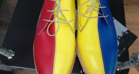 Pantofii tricolor creați la Cluj-Napoca