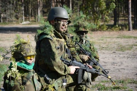 O forță paramilitară estoniană se pregătește de război cu Rusia. Putin în alertă