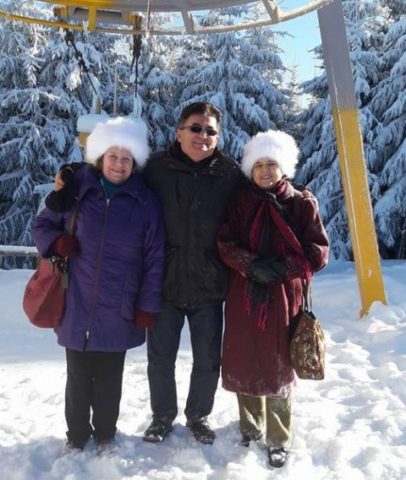 Poemul Zilei: Two White Snow Women