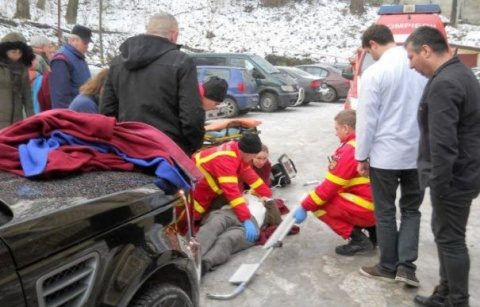 Directorul IML Cluj a căzut pe gheață în curtea instituției și a rămas inconștient