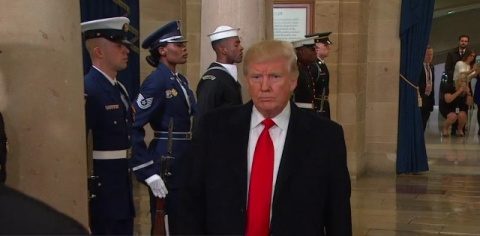 Trump la cârma unui macaz istoric