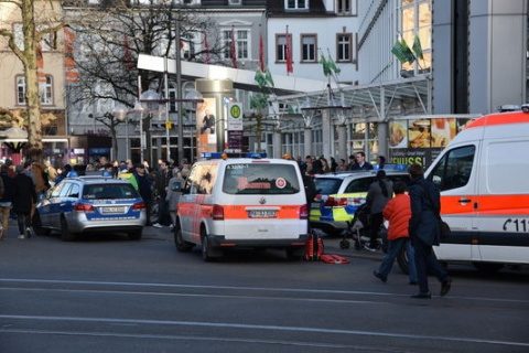 Metoda palestiniană în Germania: un șofer a intrat cu mașina în pietoni