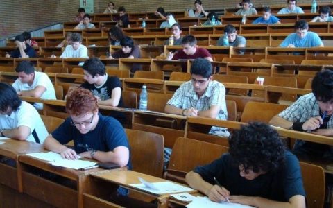 Cluj: Reprezentanții unei școli de aromaterapie încearcă să introducă folosirea uleiurilor esențiale în spitalele din România