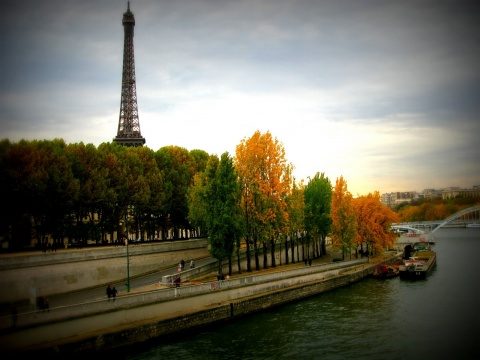 Poemul Zilei: Bonjour Paris!