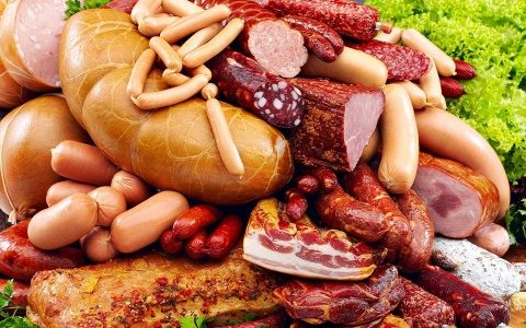 Producător de mezeluri din Cluj, cu afaceri de 15 milioane de euro, şi-a propus să folosească doar carne din România