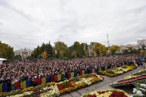 Mărturii la Sfânta Parascheva: „Oboseala la rândul Cuvioasei nu se simte atunci când rodul rugăciunii prinde folos”