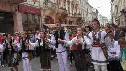 Românii din Ucraina, disperați de opresiune, vor ca Biserica Ortodoxă Română (BOR) să deschidă lăcașe de cult în Bucovina de nord și Maramureșul de nord