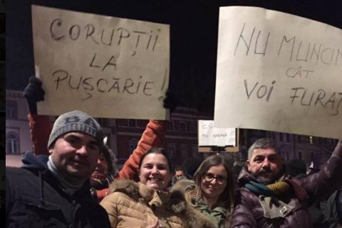 100 de clujeni au protestat la Cluj-Napoca: „DNA să vină să vă ia”