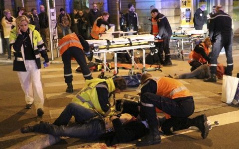 Macron vrea să reformeze UE, dar Franța se demantelează în haosul islamist