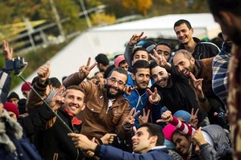 Presa maghiară jubilează: România trebuie să reprimească imigranți