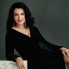 Angela Gheorghiu face praf România intr-un interviu frustrant: nimic nu s-a schimbat în afară de faptul că avem dreptul la liberă circulație. Mentalitatea e aceeași în țara mea