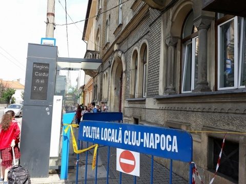 bucată dintr-un balcon degradat al unei clădiri din stația de la Regionala CFR Cluj-Napoca s-a prăbușit pe trotuar