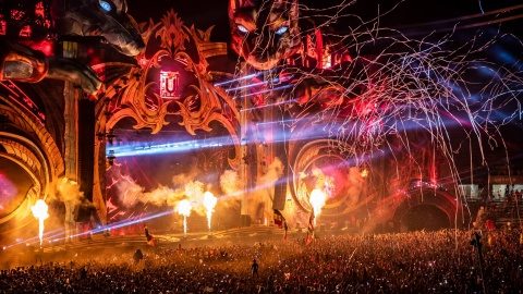 Organizatorii festivalului Untold se laudă: vor participa peste 400.000 de persoane şi că în oraş o să intre peste 80 de milioane de euro