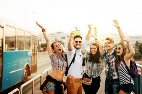 Călătorie în grup sau pe cont propriu? Iată 5 avantaje ale unei călătorii cu prietenii