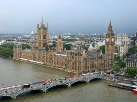 Românii care lucrează în Marea Britanie, obligați să dețină identitatea digitală