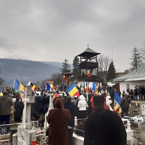 Sute de români la celebrarea Sfântului Închisorilor de la Târgu Ocna