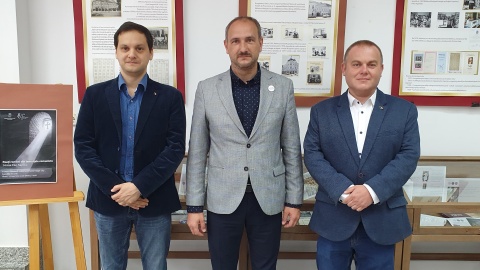 Trei poeți clujeni au recitat din lirica închisorilor comuniste de „Ziua naţională de cinstire a martirilor din temniţele comuniste” (Video)