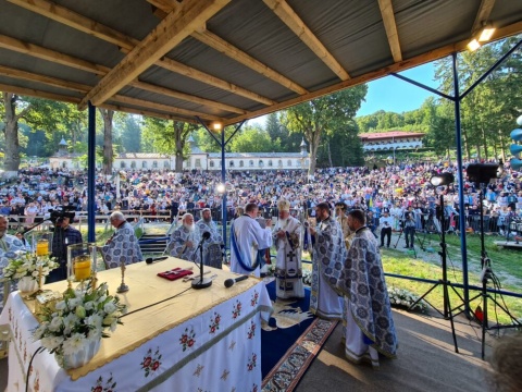 Mitropolitul Clujului, la Nicula: „Să ne rugăm Maicii Domnului ca tinerii noștri să fie buni creștini”