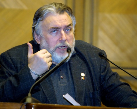 Adrian Păunescu: De ce nu puneţi şi pe râs impozit?