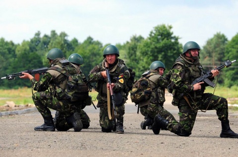 România va avea serviciu militar voluntar. Ministrul Moșteanu anunță că Legea pregătirii populației pentru apărare este în curs de avizare