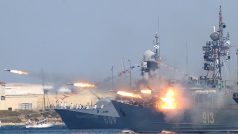 Rusia desfășoară un grup uriaș de nave de desant în Marea Neagră