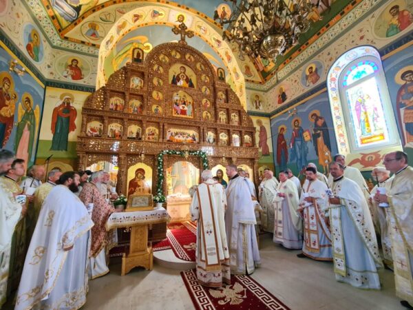 Biserica Ortodoxă din Chinteni, resfințită de ÎPS Părinte Andrei