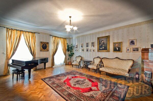 Muzeul ”Casa Mureşenilor” Braşov se redeschide vineri, cu prilejul Zilei Imnului Naţional