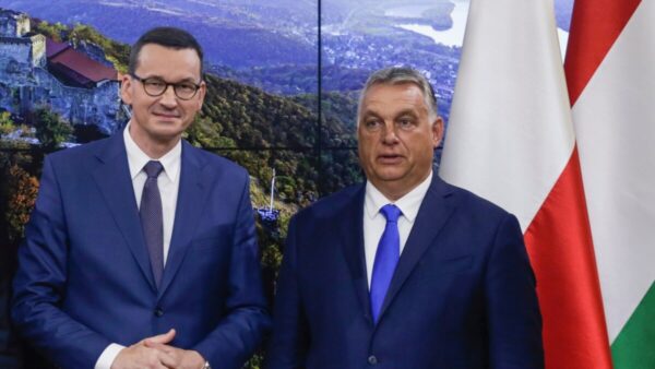 Prim-ministrul polonez, Mateusz Morawiecki, confirmă că drumurile Poloniei și Ungariei se despart din cauza atitudinilor diferite față de Ucraina