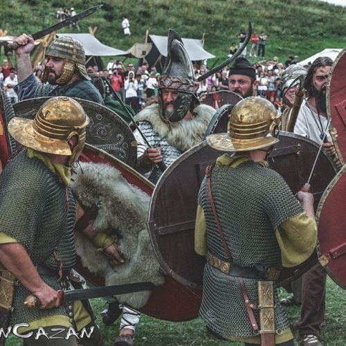 Trei sute de reenactori la ediţia din acest an a festivalului de reconstituire istorică „DacFest”- Sub semnul lupului. Clujenii cei mai buni?