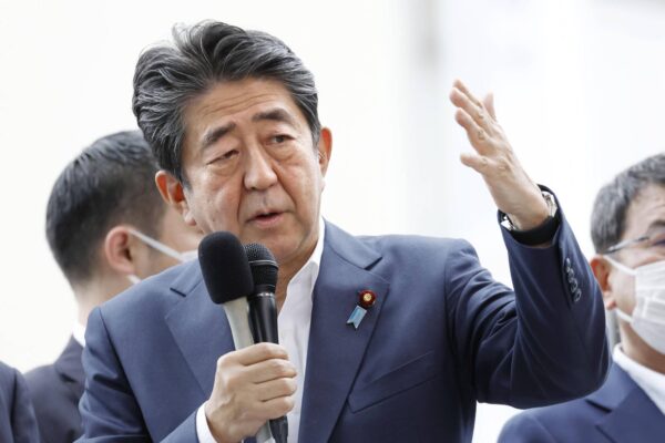 Fostul premier japonez Shinzo Abe împușcat la un eveniment