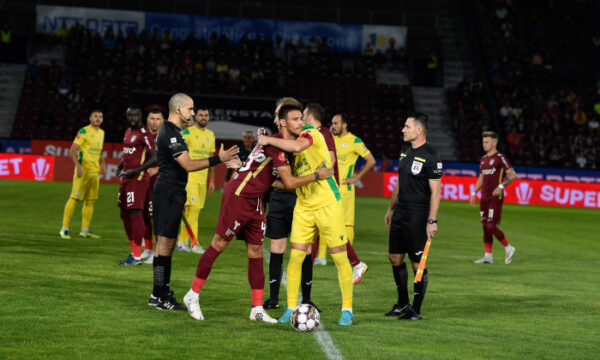 CFR Cluj a câștigat, cu scorul de 4-2, meciul de fotbal disputat în compania formației CS Mioveni