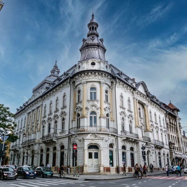 Vrea Ungaria să pună mâna pe fostul Hotel ”Continental” din Cluj-Napoca, sediul revistei interbelice ”Gândirea”?